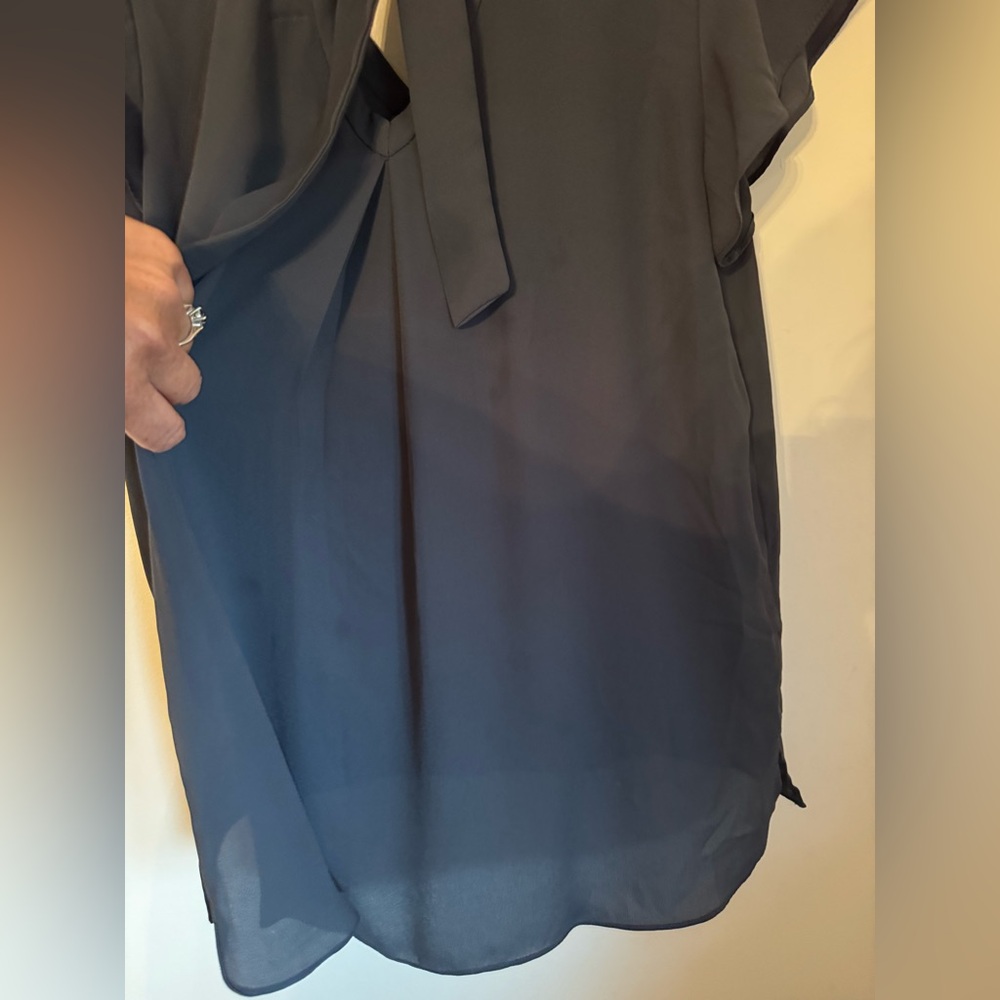 everleigh Women’s V-Neck Blouse, Size XS - Picture 5 of 6